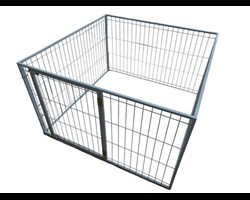   Dieses Freilaufgitter ist geeignet f&uuml;r Kleintiere. Es ist stabil verschraubt, um ein Ausbrechen der Tiere verhindern zu k&ouml;nnen.   Zus&auml;tzlich ist eine T&uuml;r mit einer Verriegelung verbaut, welche nach  Au&szlig;en ge&ouml;ffnet werden kann. Durch die H&ouml;he des Freilaufgitters k&ouml;nnen  Ihre Tiere nicht ausbrechen. Das Gitter kann au&szlig;erdem an den  Verschraubungen auseinander gebaut werden. Somit k&ouml;nnen Sie den Freilauf  ganz einfach von Ort zu Ort transportieren. Selbst in zusammen gebauter  Form ist es nicht zu gro&szlig; und zu schwer um es an einen anderen Platz zu  tragen.  
  Vier Gitter mit Verschraubungen incl. eingebauter T&uuml;re  
 &nbsp; 
     